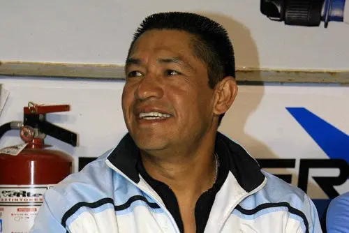 Ambriz aceptaría el reto de dirigir a Chivas