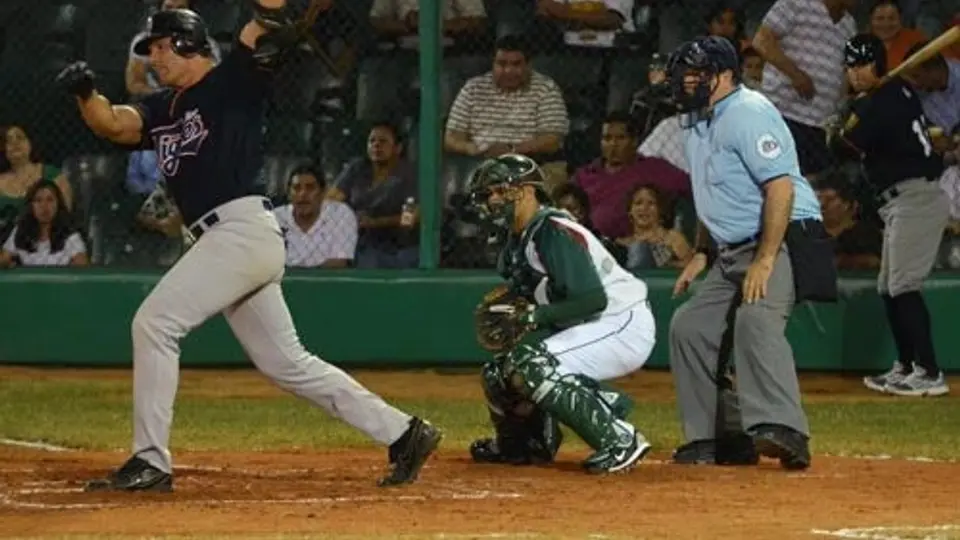 José Canseco conecta su primer cuadrangular con Tigres