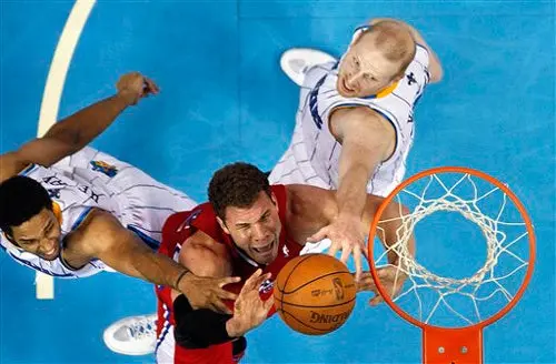 Ayón participó 11 minutos en triunfo de Hornets sobre Clippers