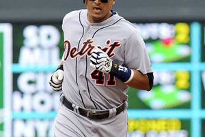 Víctor Martínez será baja en Detroit por lesión