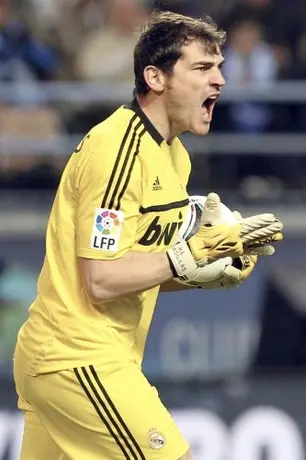 Casillas no piensa en el posible duelo ante Barça en Copa del Rey