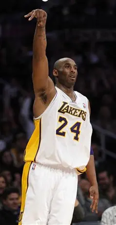 Kobe brilla en la victoria de Lakers sobre Warriors