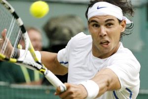 Nadal supera 'caminando' la primera ronda en Roma