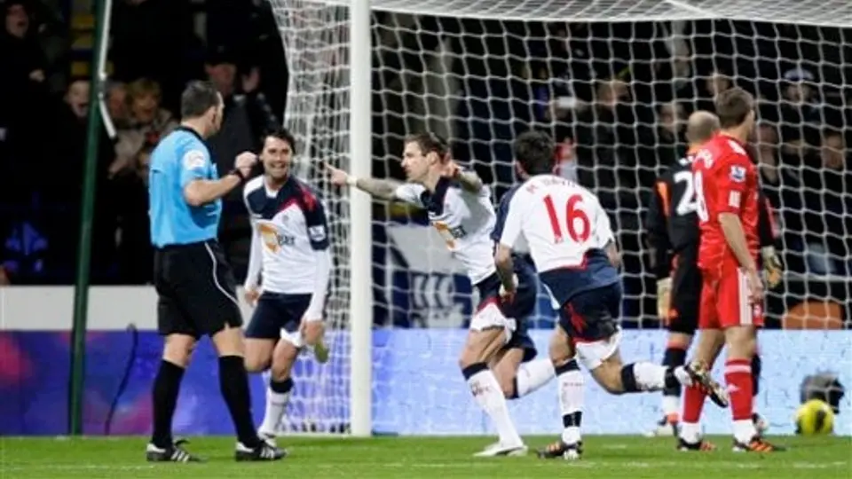 Liverpool sigue en picada, ahora perdió 3-1 ante Bolton