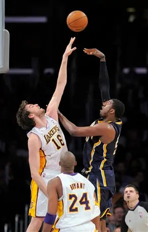 Lakers superó 106-101 a Minnesota