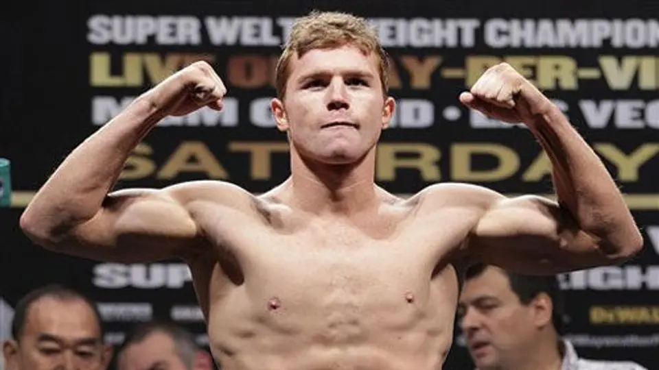 Mosley dio el peso finalmente para la pelea ante Canelo