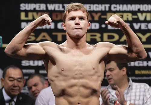 Mosley dio el peso finalmente para la pelea ante Canelo