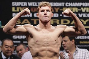 Mosley dio el peso finalmente para la pelea ante Canelo