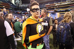 Súper héroes visitan el Super Bowl