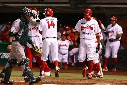 Jugadores de Diablos y Saraperos, multados por trifulca en el Foro Sol