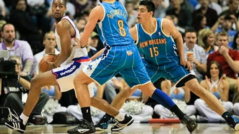 Ayón participó 18 minutos en la caída de Hornets frente a Denver