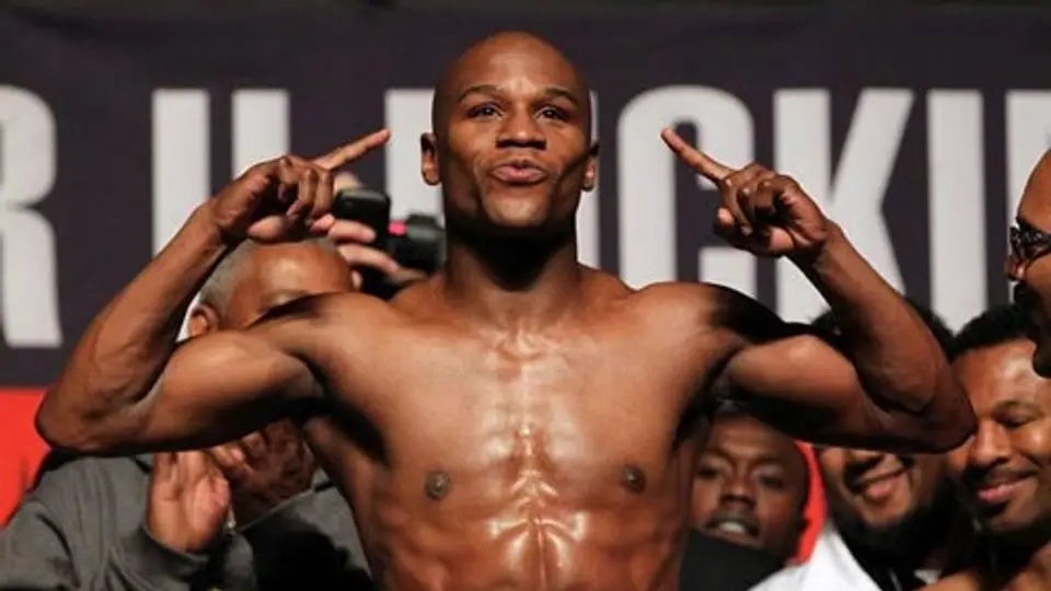 Mayweather señaló que 'Canelo' necesita más experiencia