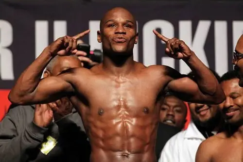 Mayweather señaló que 'Canelo' necesita más experiencia
