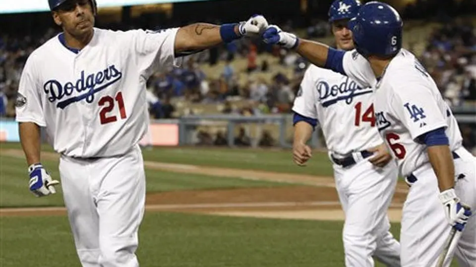 Dodgers son oficialmente vendidos por 2.15 billones de dólares