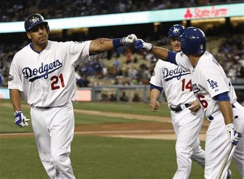 Dodgers son oficialmente vendidos por 2.15 billones de dólares