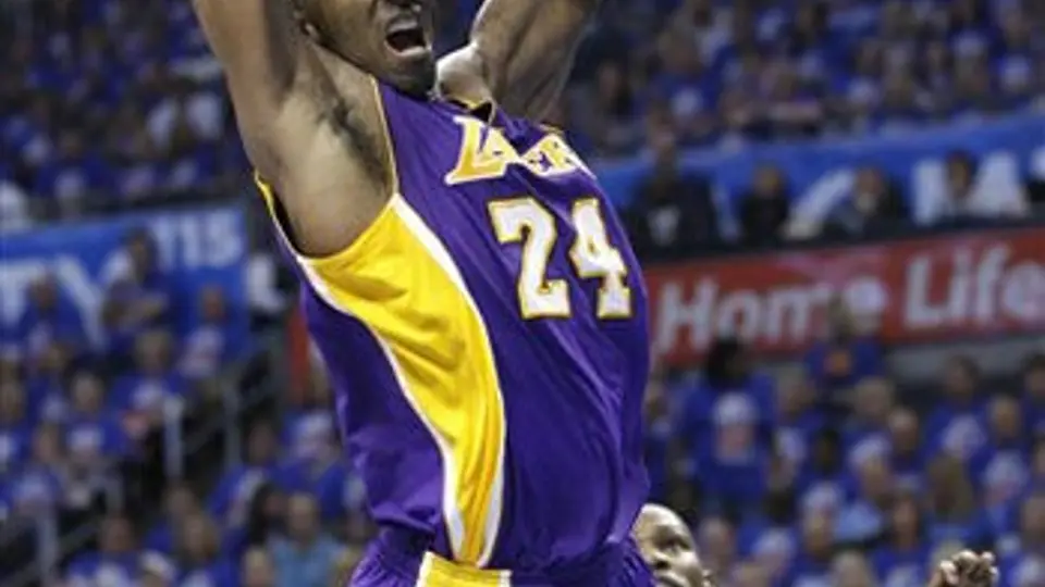 Kobe Bryant subasta un 'partidito'