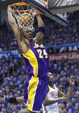Kobe Bryant subasta un 'partidito'