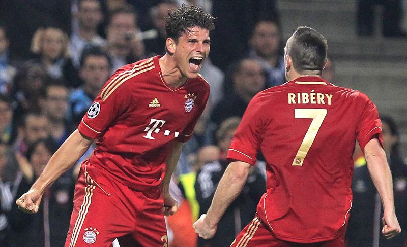 Mario Gómez celebró su tanto. FOTO: EFE