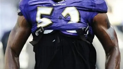Michael Phelps afirma que Ray Lewis revivió su pasión por nadar