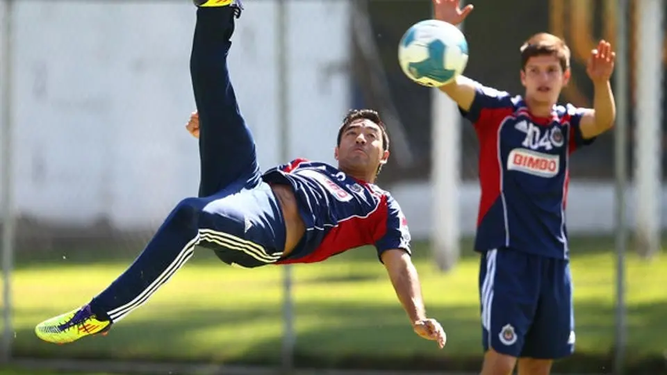 Quirarte lleva a Chivas a la escuela del gol