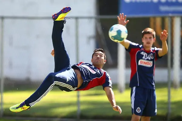 Quirarte lleva a Chivas a la escuela del gol