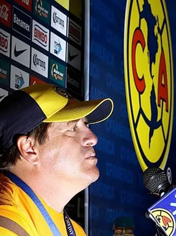 Piojo Herrera se exige más al frente del América