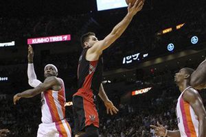 Heat vence 95-89 a Raptors