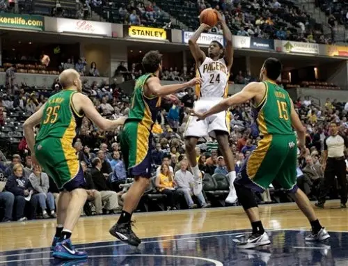 En tiempo extra, Hornets caen 117-108 ante Pacers
