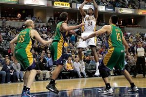 En tiempo extra, Hornets caen 117-108 ante Pacers