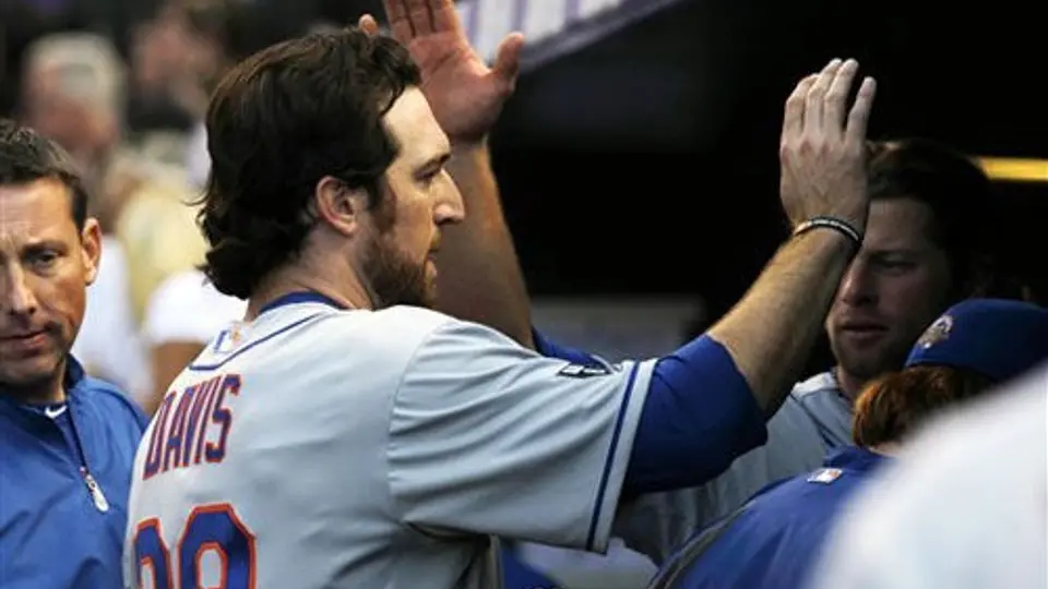 Mets vencen a Rockies en extrainnings