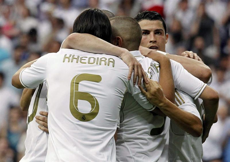 Los merengues celebran su último triunfo de la temporada | EFE