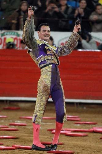 Fermín Spínola conquista la Plaza México tras cortar rabo (FOTO: RICARDO FLORES)