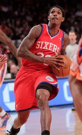 Knicks liga su quinta derrota consecutiva tras perder con Filadelfia