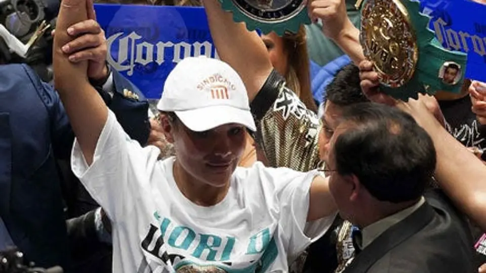 Mariana Juárez gana sin despeinarse