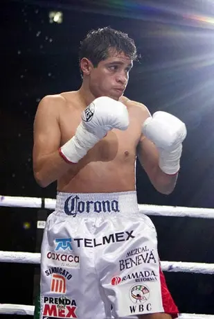 Édgar Sosa promete su mejor versión ante Roilo Golez