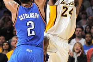 Lakers se imponen al Thunder en doble Tiempo Extra