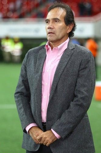 Quirarte analiza preocupado su planteamiento (FOTO: JORGE BARAJAS)