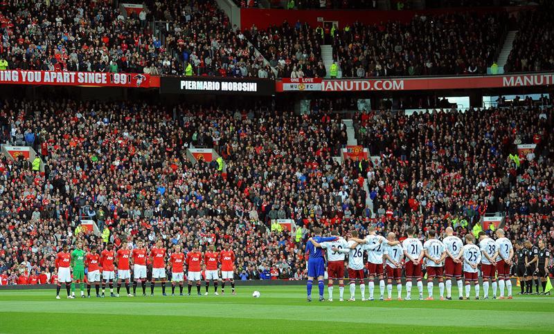 Los jugadores permanecieron en silencio un minuto. FOTO: EFE