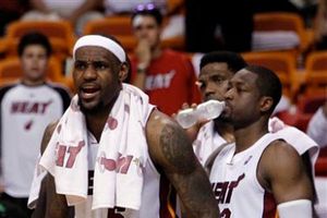 Heat de Miami arrasa con Pacers y lidera la serie 3-2