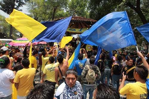 Los americanistas con ánimo previo al partido. FOTO: ESTEBAN LÓPEZ