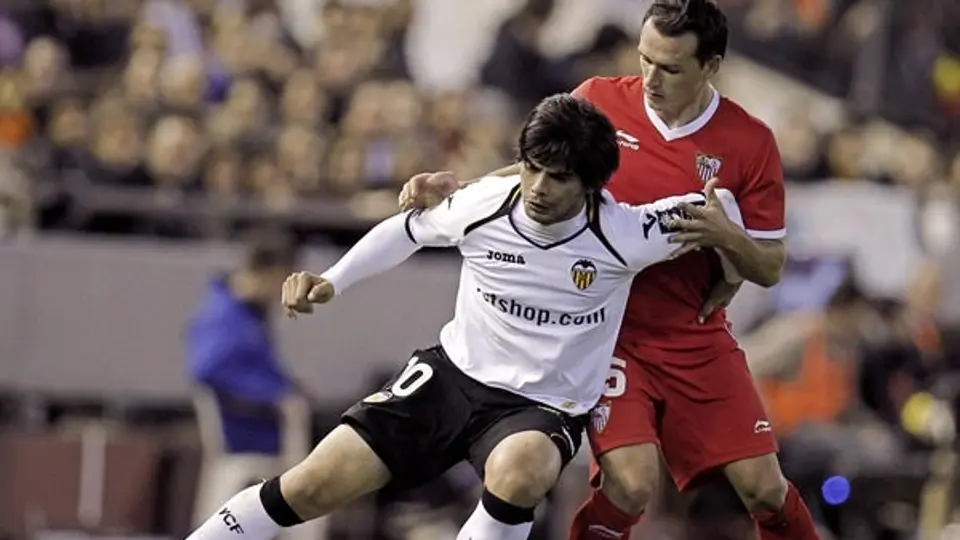 Valencia toma ventaja ante Sevilla en Copa del Rey
