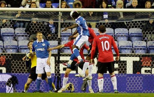 Victor Moses busca la portería. FOTO: AP