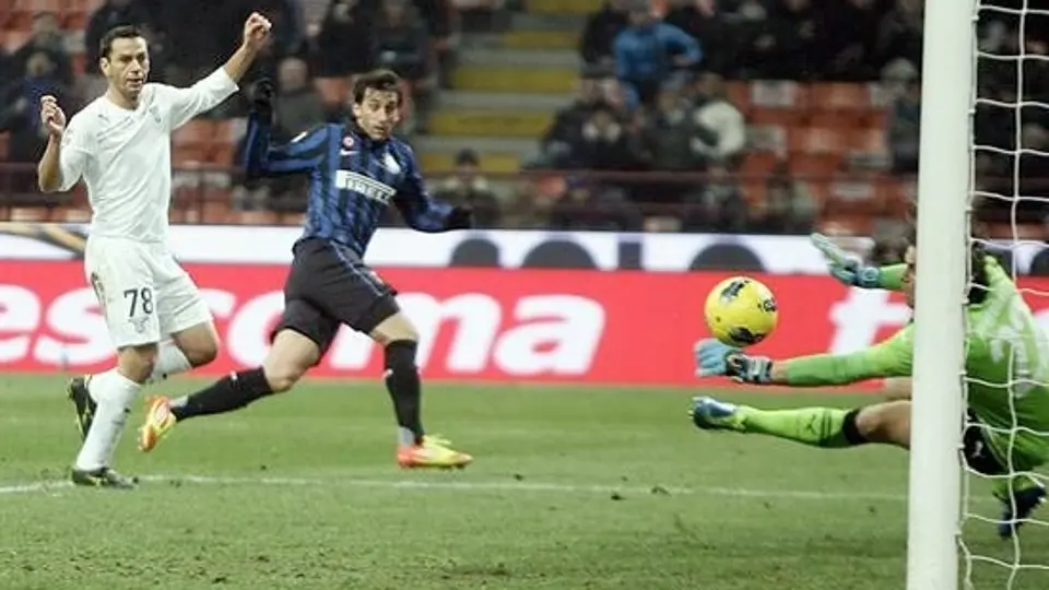 Inter derrota 2-1 a la Lazio y consigue su séptimo triunfo al hilo