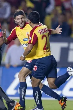Monarcas le quita el invicto a San Luis al ganar 2-0