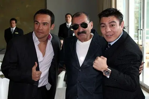La OMB reconocerá a Márquez y 'Travieso' con anillos de brillantes