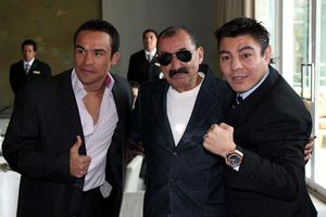 La OMB reconocerá a Márquez y 'Travieso' con anillos de brillantes