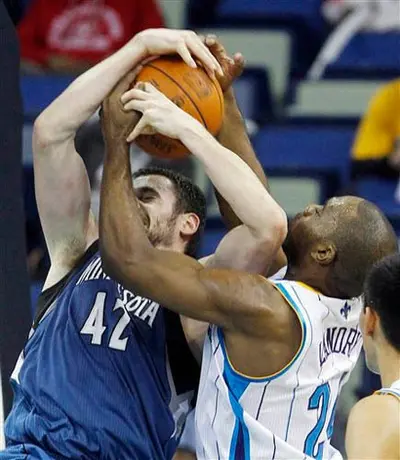 Ayón tiene su mejor actuación en derrota de Hornets 80-87 ante Minnesota