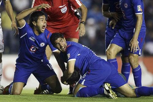 Corona recibió un fuerte golpe en la cabeza | MEXSPORT