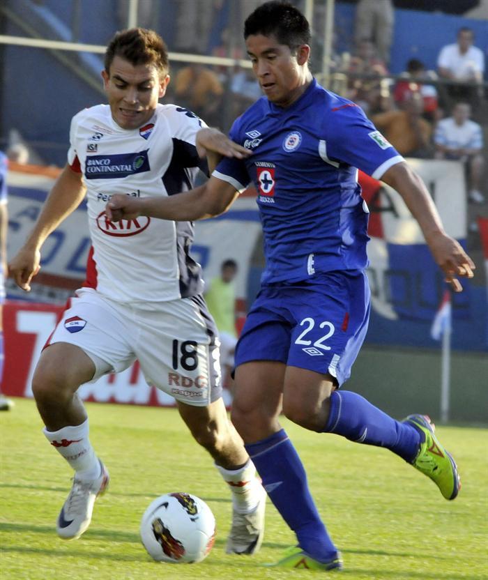 Los cementeros tuvieron varias oportunidades. FOTO: EFE
