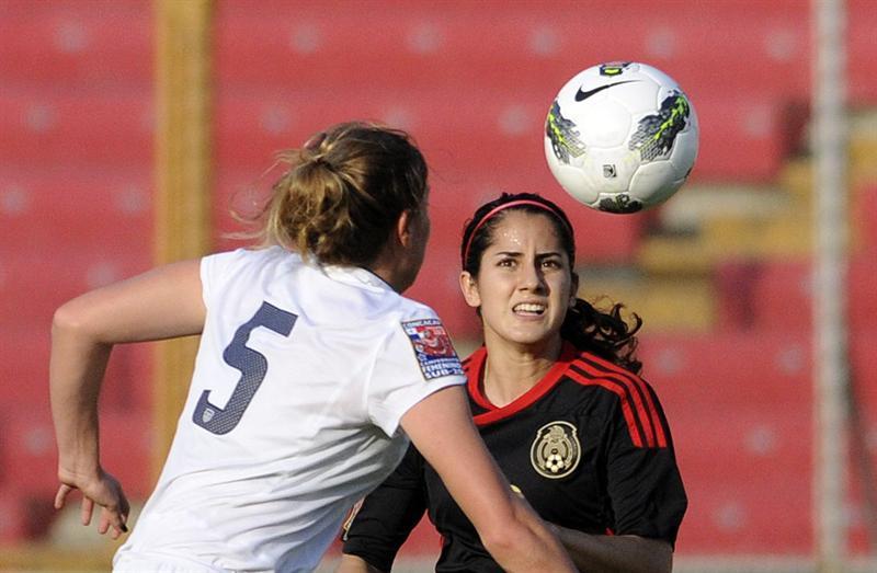 Las mexicanas salieron a luchar. FOTO: EFE